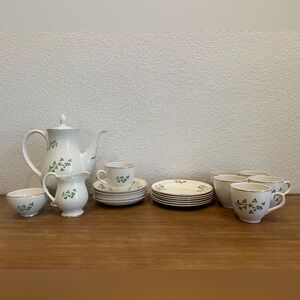 Vintage Arklow 21-Piece Shamrock Bone China Tea Set